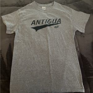 Boys T-Shirt. Gildan Small.